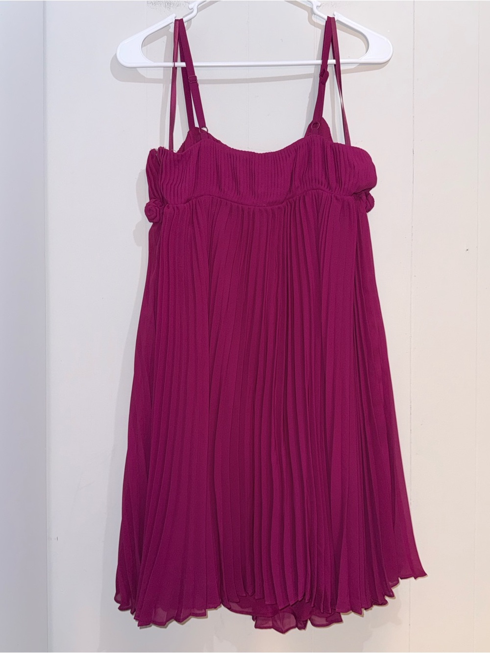 NWT Nicole by Nicole Miller Fuchsia Pleated Rosette Empire Waist Mini Dress 6 - Picture 4 of 8